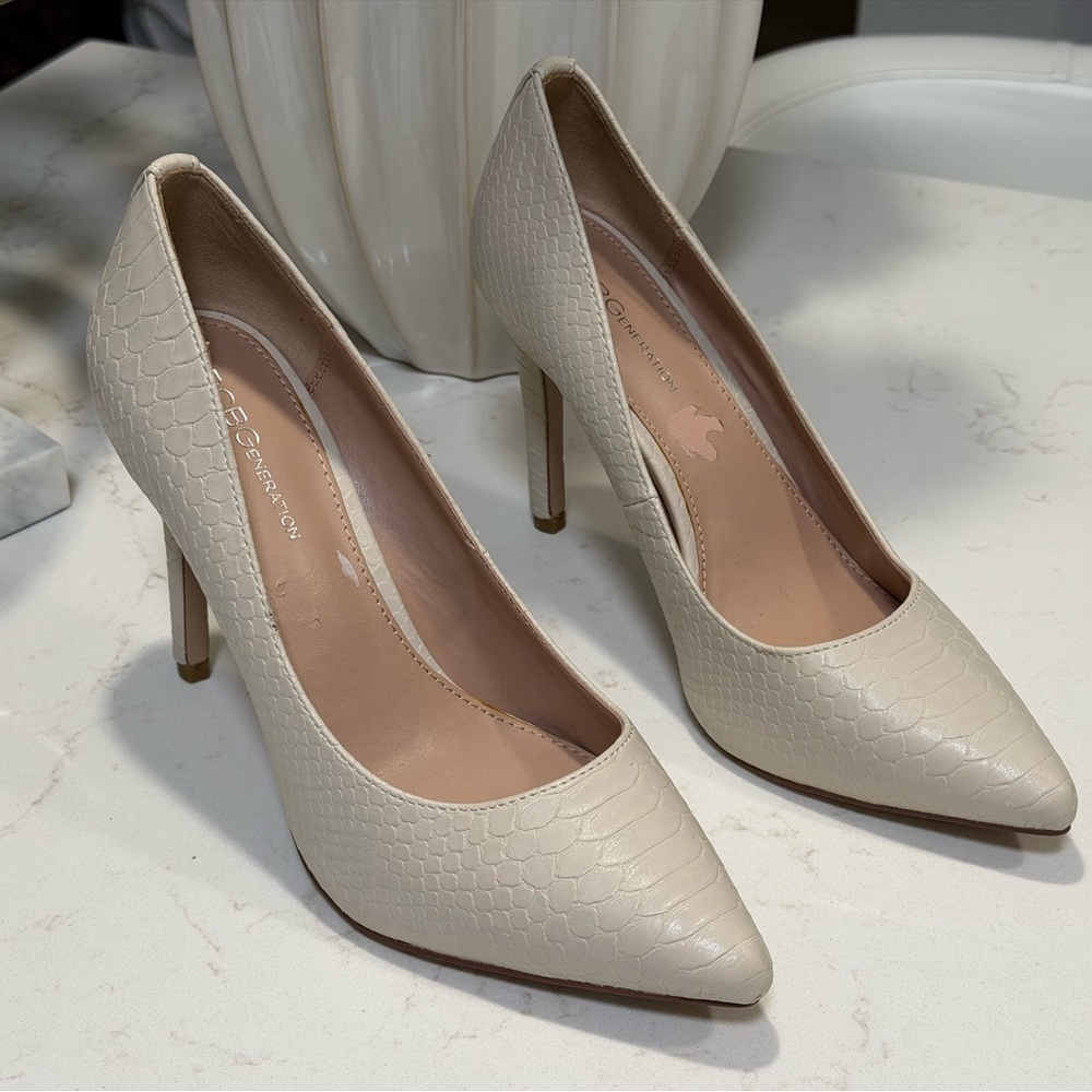 BCBGeneration Nude Snakeskin Heels Pointed Toe Stiletto Pumps Classic Size 8